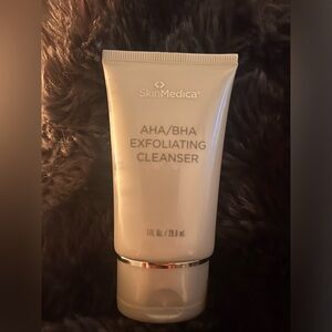 SkinMedica AHA/BHA Exfoliating Cleanser
Travel size